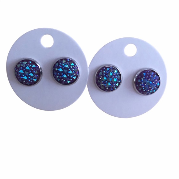 Stud Earrings - Picture 3 of 6